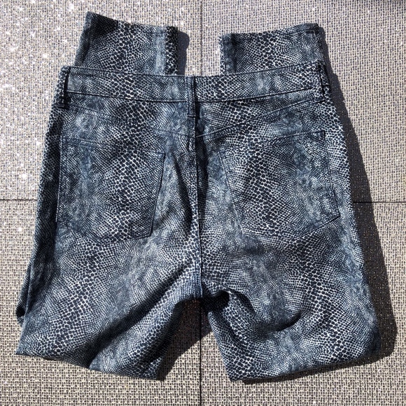 Tory Burch Denim - Tory Burch Blue Snakeskin print Jeans Size 31